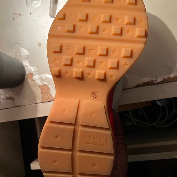 Unisex Gucci sneakers - Picture 2 of 10